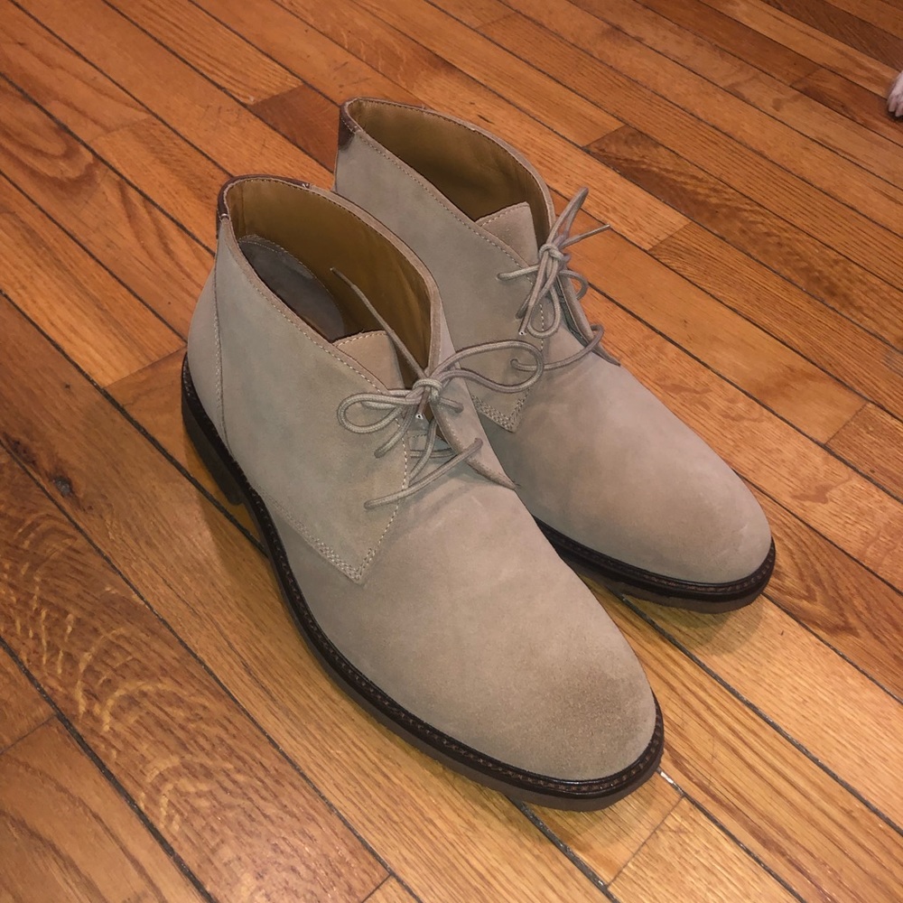 Johnston & Murphy Suede Chukka boot